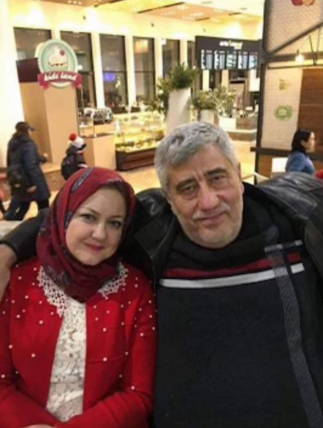 احمد منير محفوظ و زوجته علبا دلال باشي