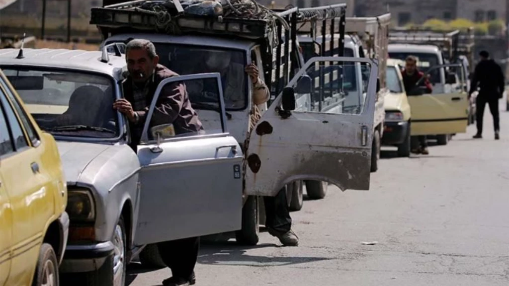 بعد قصة البندورة .. المواطن العادي ممنوع يركب سيارة وابن عم بشار الأسد يشارك بالمهزلة