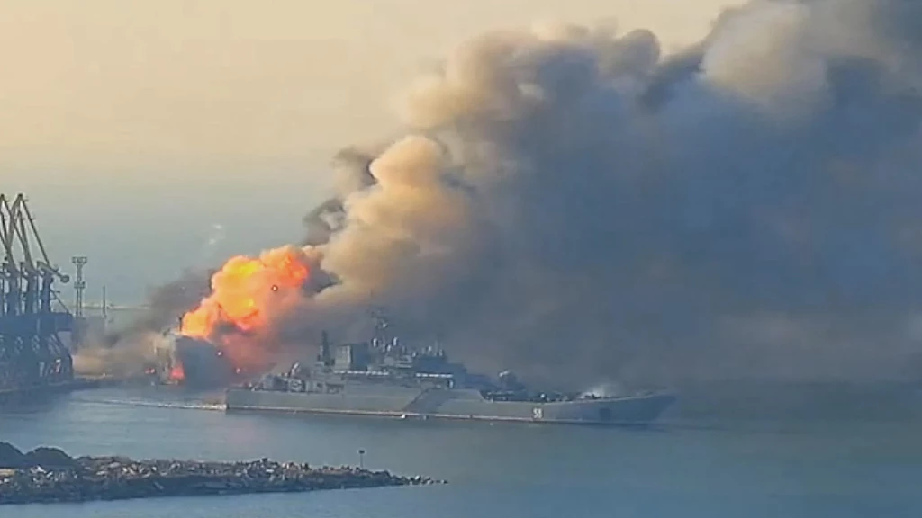 بعد غرق أهم سفينة حربية.. روسيا تعلن بدء الحرب العالمية الثالثة (فيديو)