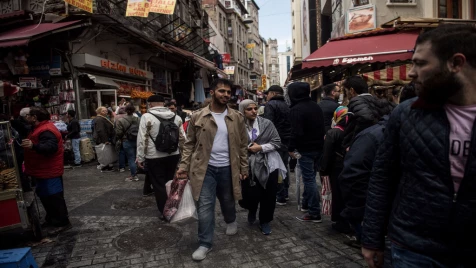 15 كذبة قلبت الطاولة على السوريين في تركيا وصحيفة تفنّدها بالأرقام والوقائع