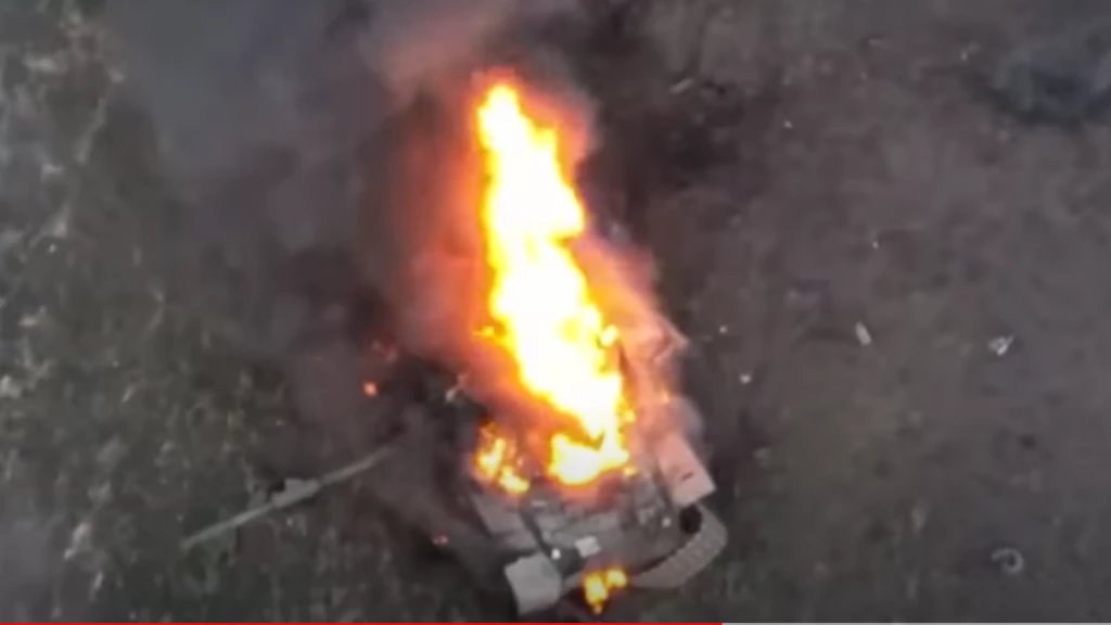 احترقت بمكانها مع الجنود.. قوات أوكرانية تفتك بدبابات روسية وتحوّلها إلى خردة (فيديو)