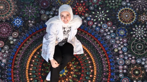 شابة سورية تحفر اسمها في موسوعة غينيس بعمل فني ضخم (صور)