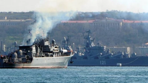 أوكرانيا تُغرق سفينة إنزال روسية في جزيرة الأفعى والأقمار الصناعية تظهر حجم الكارثة