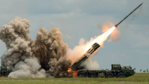 التمويه والاختباء لم يمنعا تدميره.. صاروخ أوكراني يحول سلاحاً روسياً فتاكاً لكتلة من اللهب (فيديو)
