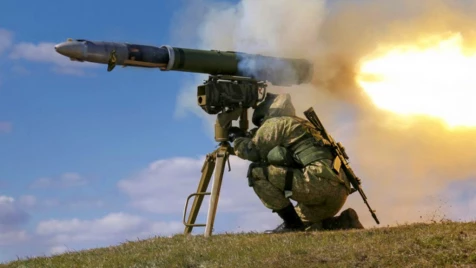 فيديو يوثق لحظة تدمير صاروخ أوكراني مدرعة روسية مليئة بالجنود (فيديو)