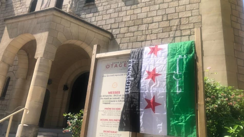 بجهود ناشطي الثورة: كنيسة باريس تلغي استضافة ندوة مخصصة للترويج لبشار الأسد