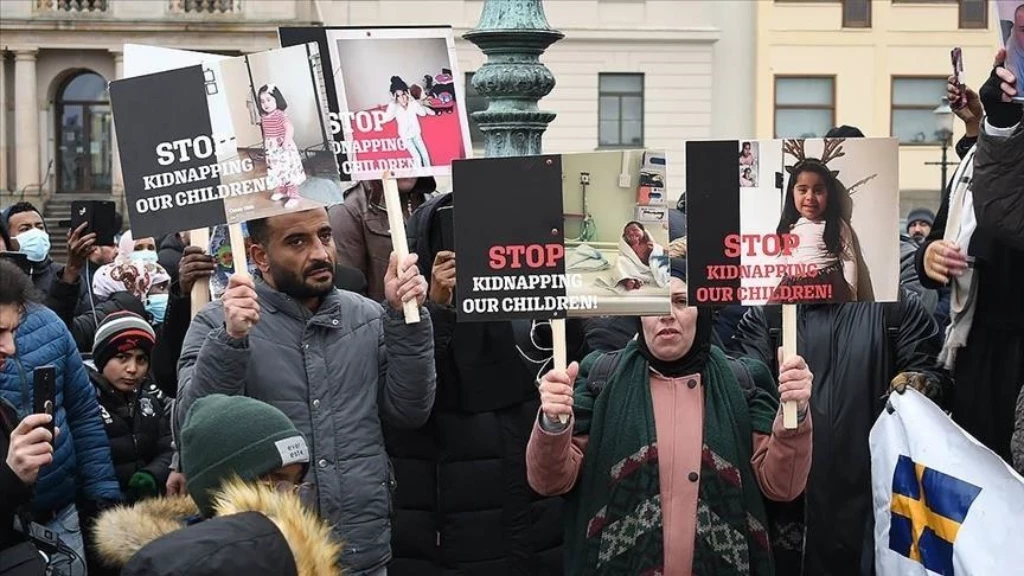 "عنف وقانون غير عادل".. خفايا استغلال السويد لأبناء المسلمين في تقرير وكالة دولية