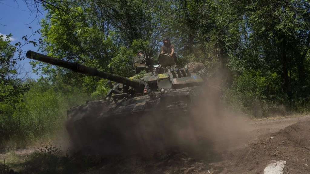 "صائد الدبابات".. مقاتل أوكراني يرعب الجيش الروسي ويفتك بعتاده (فيديو)