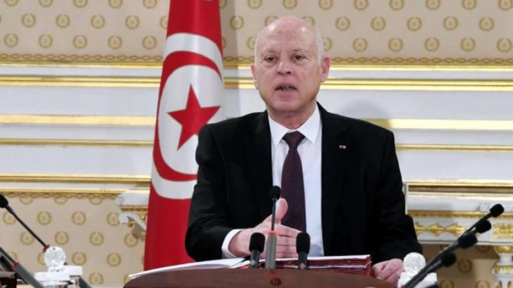 اتهم بعضهم بالزنا.. رئيس تونس يخوض حرباً لتشويه صورة 57 قاضياً رفضوا دخول "بيت الطاعة"