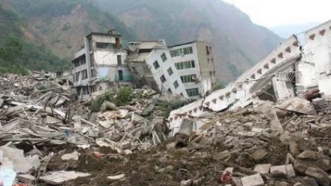 تسبب بدمار 90 منزلاً.. مئات القتلى والجرحى جراء زلزال عنيف بأفغانستان