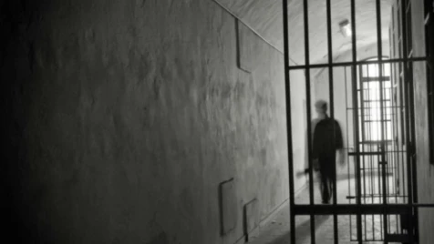 المسنون يتعرضون للتعذيب أكثر.. معتقل من سجن صيدنايا يروي أساليب مروّعة عن إجرام أسد (فيديو)