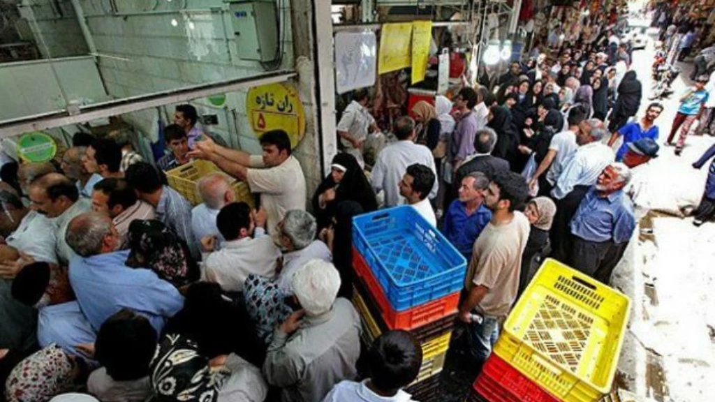 الانهيار الاقتصادي يصل مدى غير مسبوق بإيران وبلدية تبيع أملاكها لتسديد رواتب موظفيها