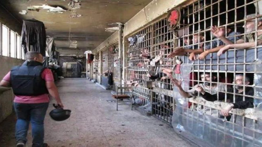 تعذيب من نوع مختلف.. معتقلون يتحدثون لأورينت عن معاملة سجّاني الأسد في الأعياد
