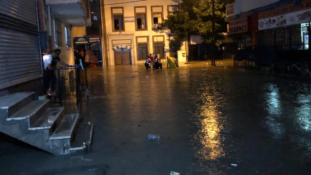 عاصفة مطرية في إسطنبول