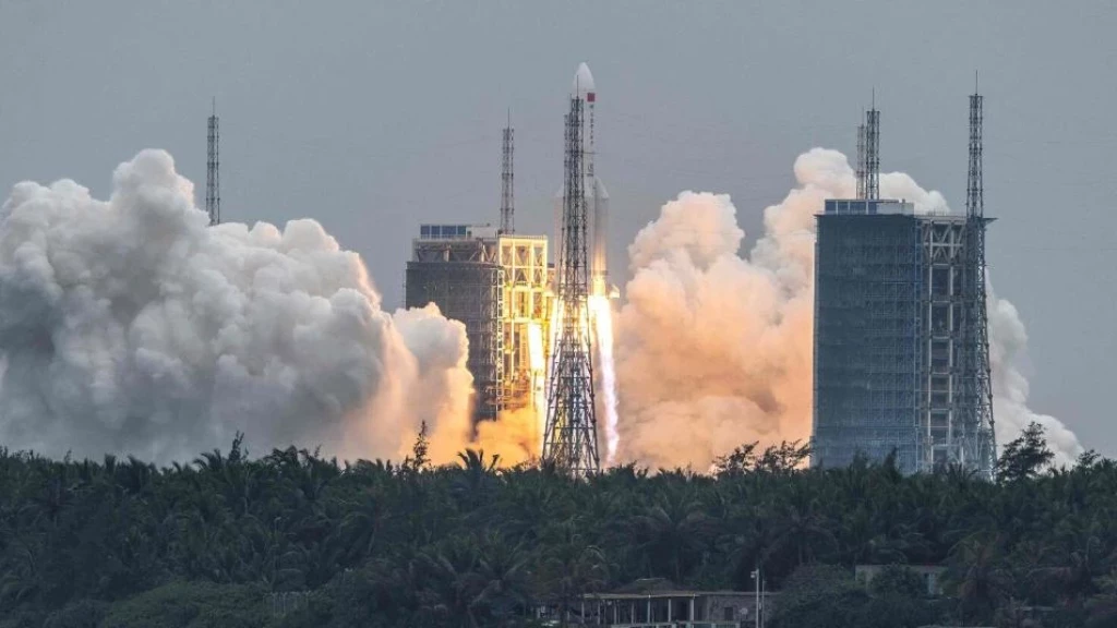 بعد صاروخ العام الماضي.. صاروخ صيني جديد يخرج عن السيطرة ويهدّد 3 مناطق على الأرض