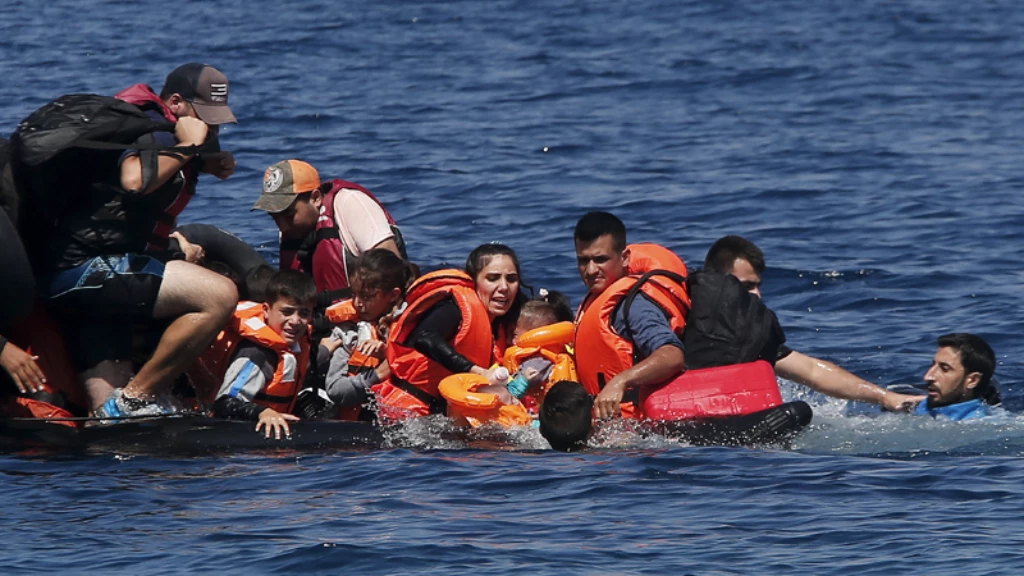 أحدهم مات من الضرب.. مهاجرون يروون كيف عاملتهم اليونان قبل رميهم بالبحر مكبلي الأيدي