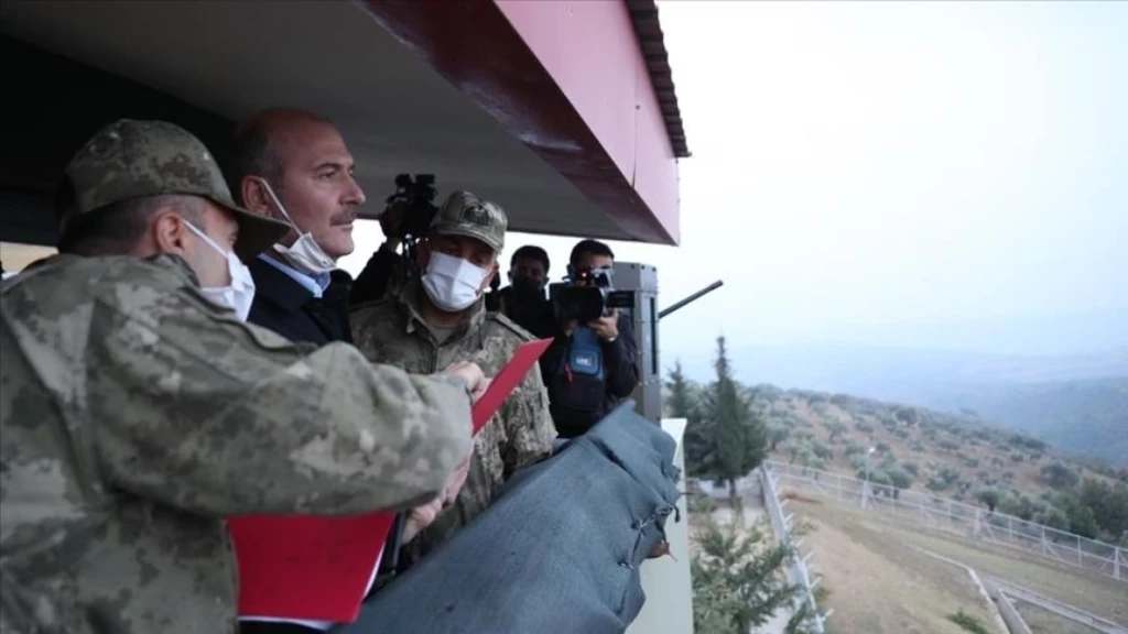 وزير الداخلية التركي يتفقد مخفرا حدوديا مع سوريا