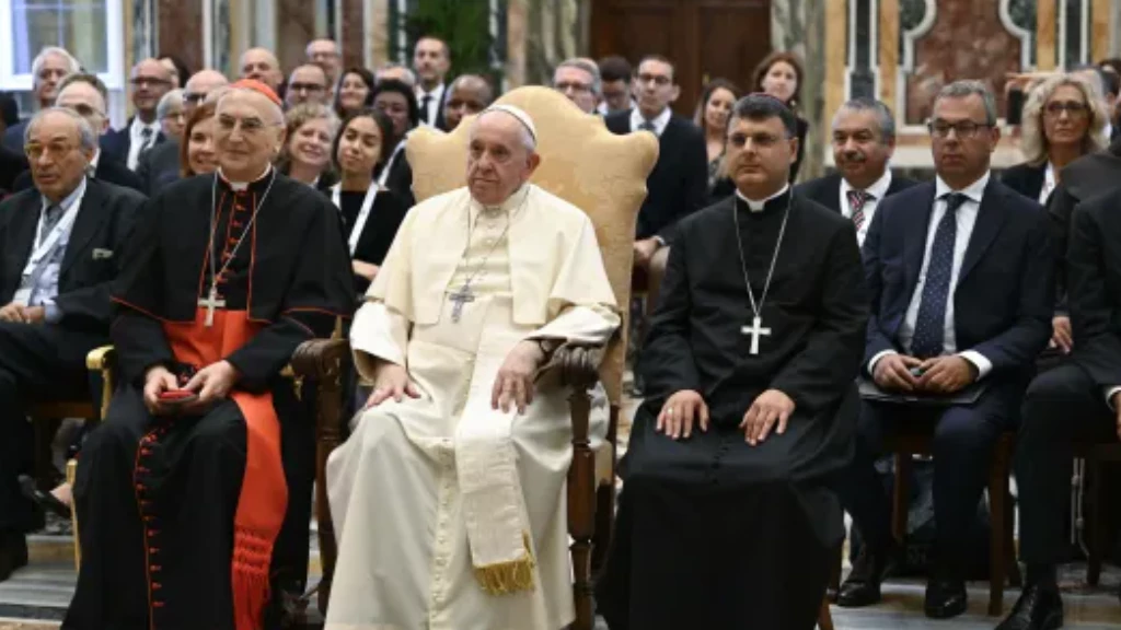 البابا يصف الوضع السوري بالرهيب ويُسقطه على قصة بـ"الإنجيل".. وممثّله "يائس"