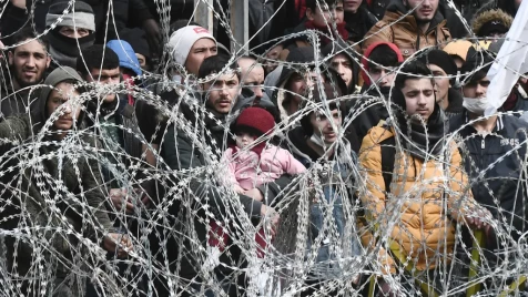 أغلبهم سوريون.. فيديو صادم لسجن سرّي تتخذه اليونان لتعذيب وسرقة اللاجئين