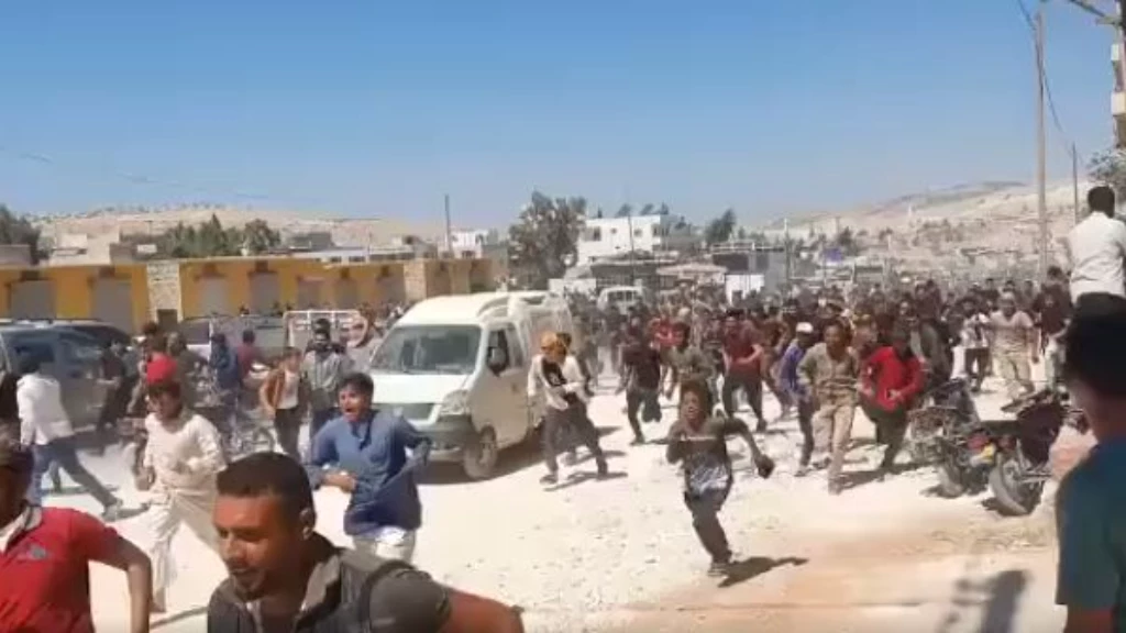 الاعتداء طال إعلاميين.. تحرير الشام تفرق بالقوة "قافلة السلام" المتجهة نحو أوروبا (فيديو)