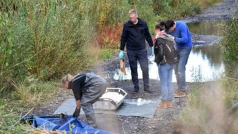 مقتل لاجئ سوري في ألمانيا والسلطات تعيد 20 مهاجراً إلى التشيك