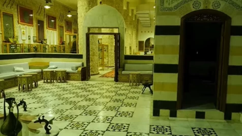 تحت أنظار أسد.. تهريب منزل دمشقي أثري لقطر تعود ملكيته لأبرز مؤسسي الدولة السورية (فيديو)