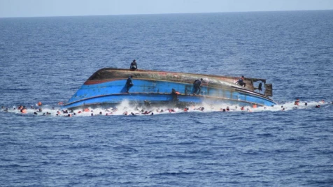 إعلام أسد يروّج لمصير سيء يواجه الناجين من قارب موت طرطوس.. وسوريون: "فوق الموتة عصة قبر"
