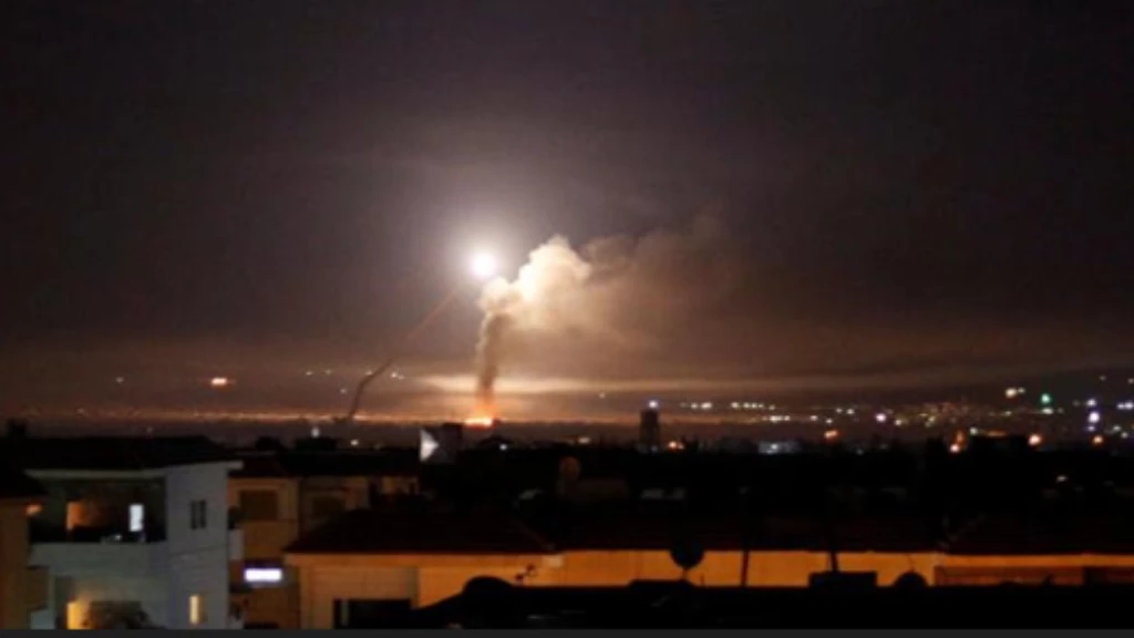 بعد انقطاع لشهر.. إسرائيل تعاود قصف ميليشيات أسد وإيران وتستهدف 3 مواقع