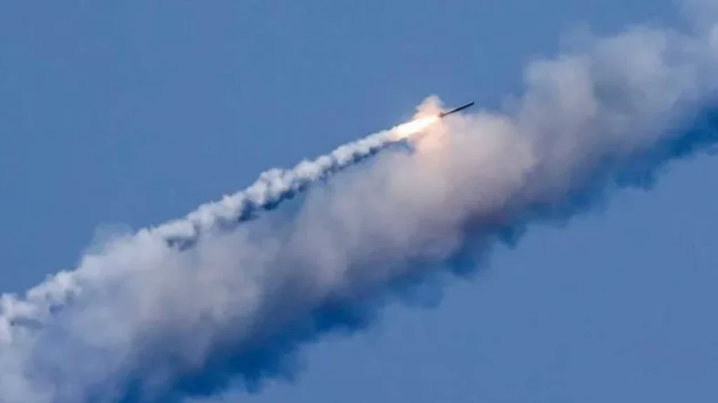 بفارق ثوانٍ.. طائرة حربية أوكرانية تتصدى لصاروخ روسي "أرض جو" كاد يفتك بها (فيديو)