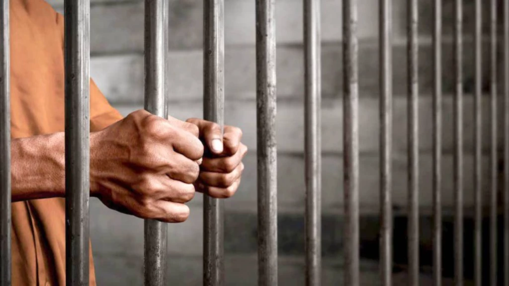 الشرطة تبرئ سجيناً بعد حبسه 40 عاماً بتهمة القتل.. والمدعي العام: تعرض لظلم رهيب
