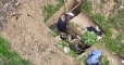 قذائف تفاجئ جنوداً روساً مختبئين داخل حفر ضيّقة بعدما فرّوا من ساحة المعركة (فيديو)
