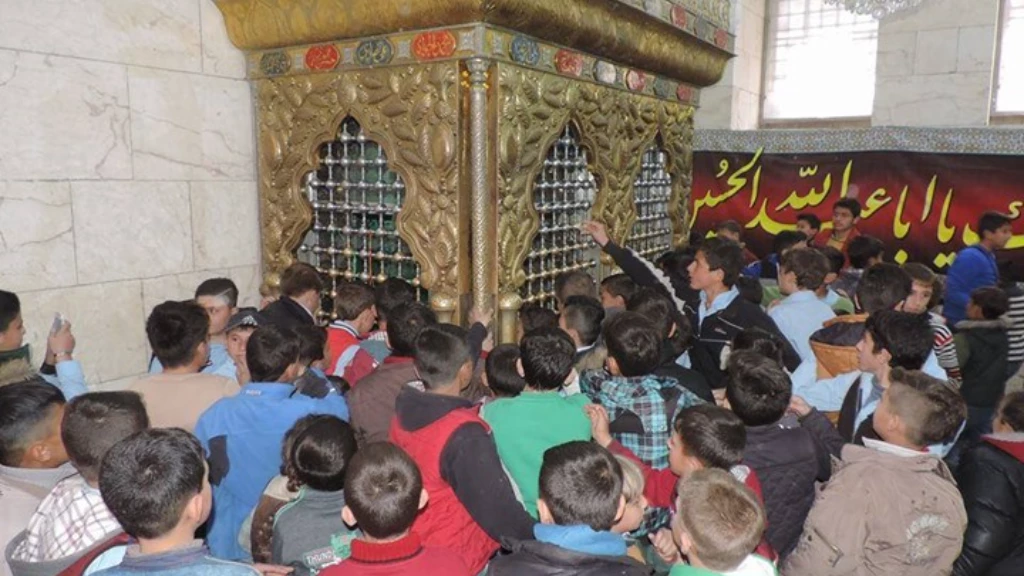بعد الروضات.. إيران تفتتح مدرسة لغرس التشيّع بالقوة في عقول طلاب حلب