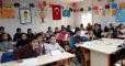 اتهمهم بأعمال وأوصاف بشعة.. مدرّس تركي يطالب بأفعال 