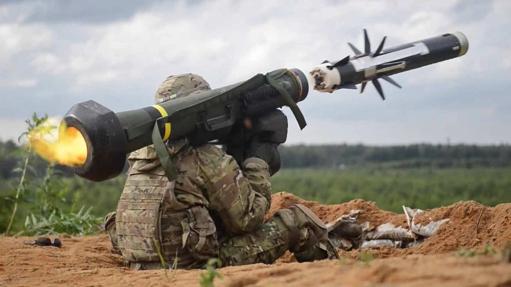 صاروخ موجّه يفتك بمجموعة جنود روس من مرتزقة "فاغنر" (فيديو)