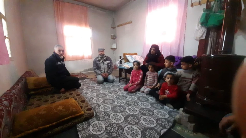 عائلة سوريّة تعتني بمسنّة تركية تركها أبناؤها (فيديو)