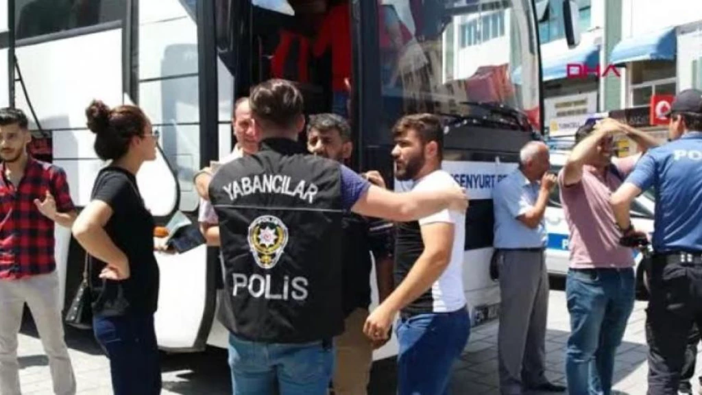 أخطرها "Ç114".. "أكواد تقييد" إدارية تقلق راحة اللاجئين السوريين في تركيا