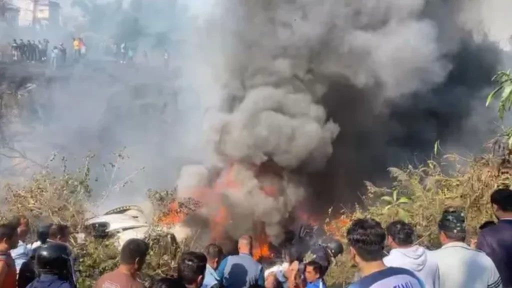 فيديو يوثق لحظات السقوط المروع: 67 قتيلاً بينهم 4 روس بتحطّم طائرة في نيبال