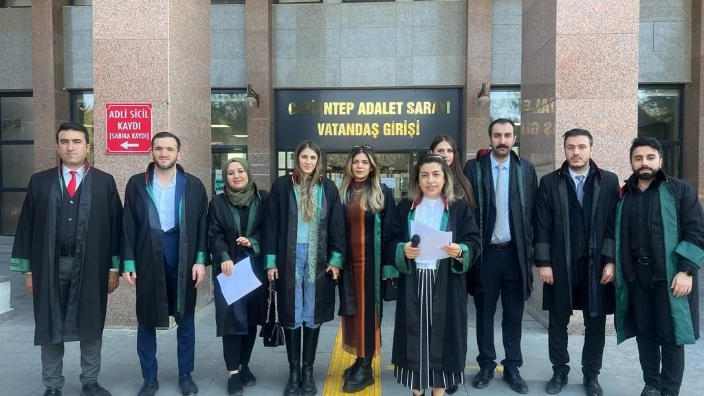محامون أعضاء في لجنة حقوق اللاجئين والهجرة يحتجون على معاملة اللاجئين السوريين في تركيا