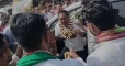 على الهواء مباشرة.. وزير الصحة الهندي يتعرض لرصاصتين بالصدر من قبل عنصر أمن (فيديو)