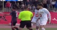 فيديو من دوري كرة أسد.. لاعب الجيش يرفس الحكم عدة مرات ويمطره بالشتم والبصق
