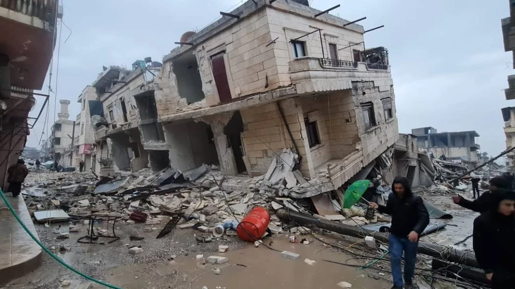بشكل مفاجئ.. انهيار عدة أبنية في حلب بعد الزلزال المدمر (فيديو)
