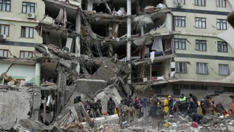 هل يمكن حدوث تسونامي في سوريا وتركيا وهل ستشهد المنطقة زلزالاً آخر قريباً؟