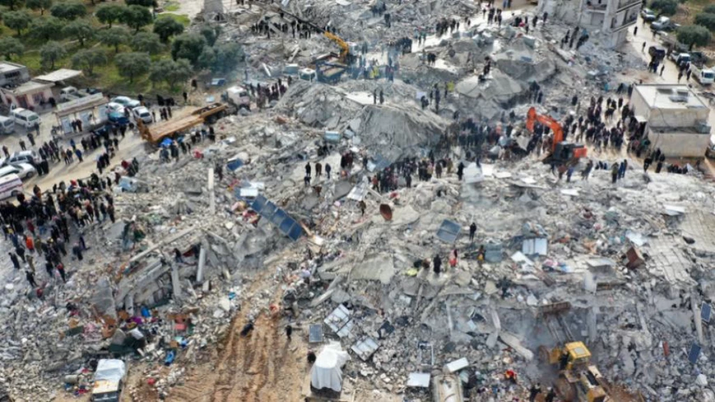 فاجعة في إدلب.. الزلزال يحصد أرواح 51 شخصاً من عائلة واحدة