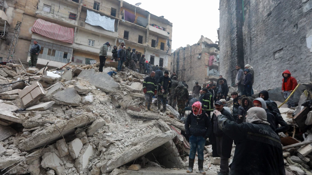 3 طرق يتبعها السوريون بأوروبا وأمريكا للتحايل على القوانين الصارمة لإيصال التبرعات المالية لمنكوبي الزلزال