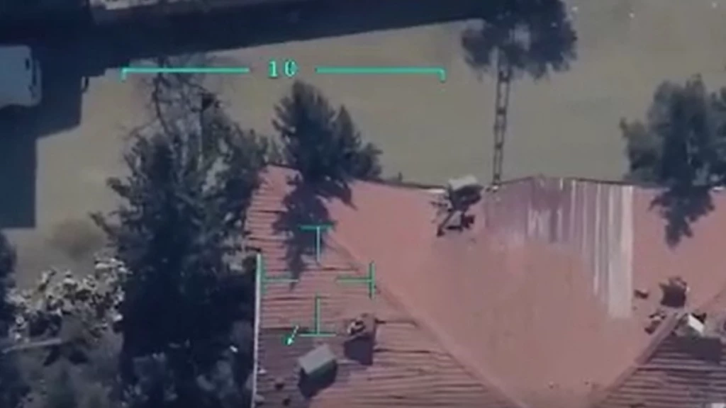 شاهد طائرة بيرقدار التركية تطارد لصّين استغلّا الزلزال لسرقة المنازل في غازي عنتاب (فيديو)