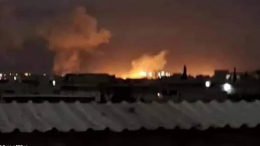 غارات إسرائيلية على ميليشيات إيران وأسد: الثانية بنصف شهر ومطار حلب خارج الخدمة (فيديو)