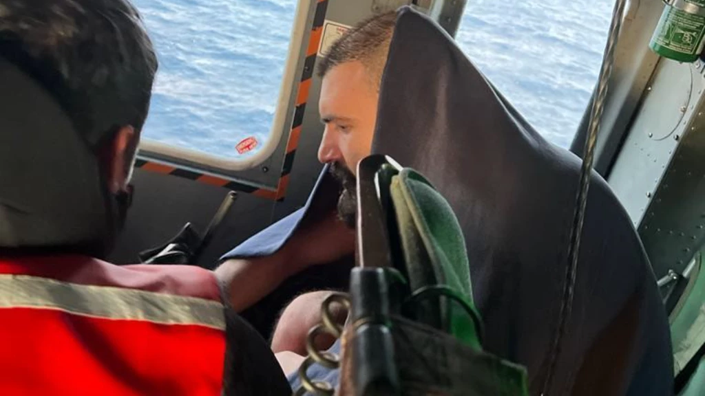 على متنها 14 سورياً.. غرق سفينة تجارية قبالة سواحل أنطاليا التركية (فيديو)