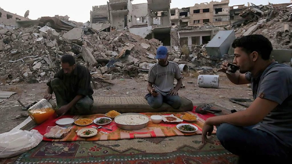 رمضان السوريين بمناطق النفوذ الأربع: جنون أسعار وأقل إفطار 30 ألفاً