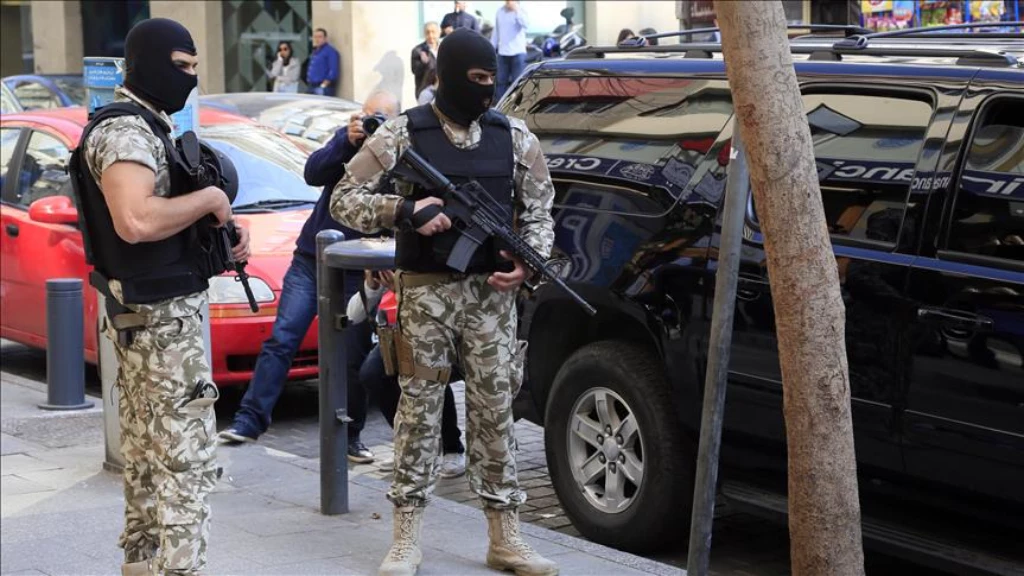 فيديو مخيف.. شاب يهاجم المارة بـ"الساطور" في لبنان ويصيب مراهقاً برأسه