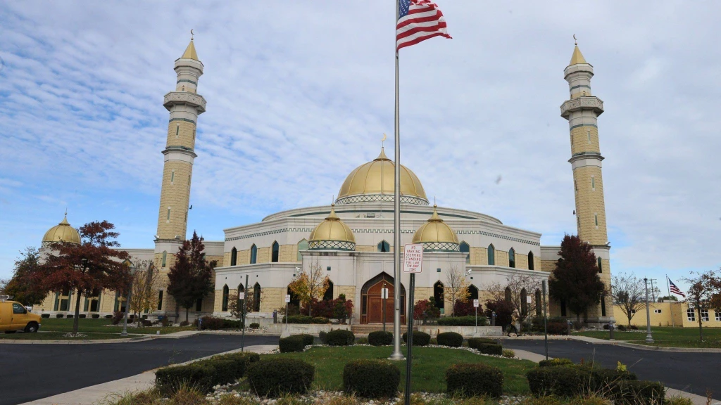 خلال صلاة الفجر.. اعتداء على إمام مسجد في أمريكا والمفاجأة بهوية الجاني (فيديو)